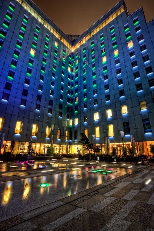 Hotel Kempinski, Bratislava – grafická iluminácia budovy - Obrázok 1